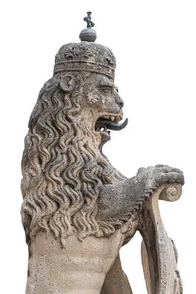 Ancien statut de lion puissant avec couronne royale au centre-ville de — Photo