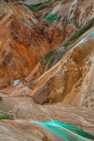 Arc-en-ciel coloré comme les montagnes volcaniques de rhyolite Landmannalauga — Photo