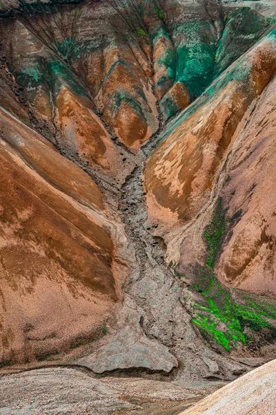 五彩缤纷的彩虹似的流纹岩火山山脉 — 图库照片