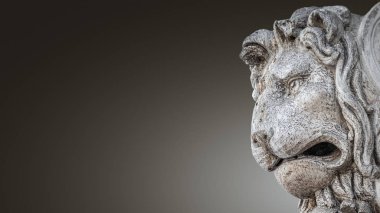 Antik Venedik aslanının başı yan yana pürüzsüz bir eğimle