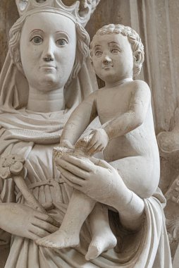 Anneliği simgeleyen antik heykel, Maria, Chris ve Chris