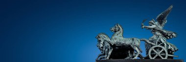 Antik bronz kuadriga tanrıçasının panoramik bayrağı