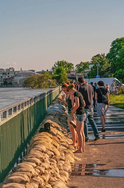 Huge flooding of Elbe river in downtown of Magdeburg, city cente — Stock Photo, Image