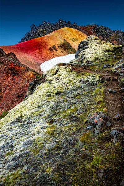 色彩艳丽的五彩缤纷的彩虹火山，布伦尼斯汀萨尔达火山（硫磺） — 图库照片