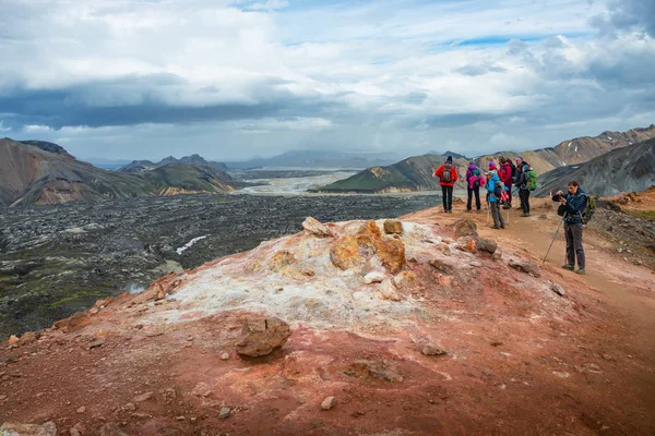 象徴的なカラフルな虹火山の山々のパノラマビュー｜L — ストック写真