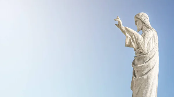 Banner con una estatua de Jesucristo orando en la iglesia de No —  Fotos de Stock