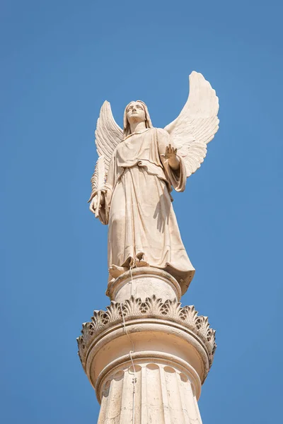 Evanjelik Kilisesi Ndeki Kanatlı Melek Heykeli Saint Nikolai Mavi Gökyüzünde — Stok fotoğraf
