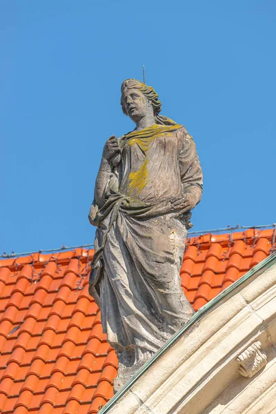 Techo Antigua Figura Una Mujer Romana Magdeburgo Alemania — Foto de Stock