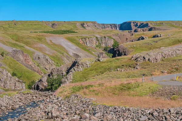 Zlanda Nın Yüksek Şelalesinin Önündeki Vadi Hengifoss Ona Doğru Yürüyüş — Stok fotoğraf