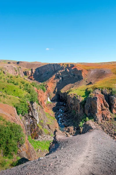 Güzel Uzun Zlanda Şelalesi Hengifoss Yürüyüş Yolu Zlanda Güneşli Gün — Stok fotoğraf