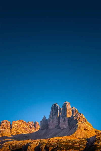 Вигляд Прекрасний Червоний Захід Сонця Магічних Трьох Доломітових Вершинах Національного — стокове фото