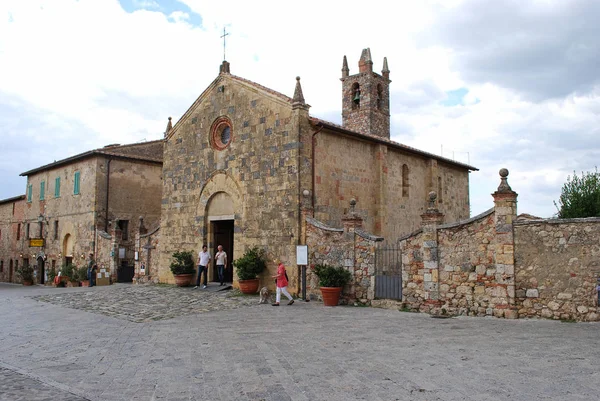 La pequeña iglesia de Monteriggioni — Foto de Stock