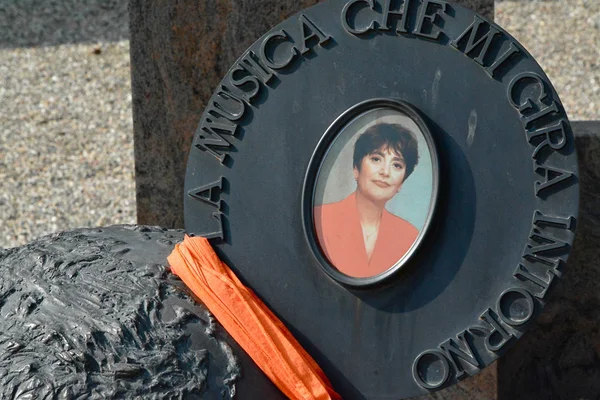 Mezarlık İtalyan şarkıcı Mia Martini - Cavaria con Premezzo cimitery, Varese, Lombardiya, İtalya.