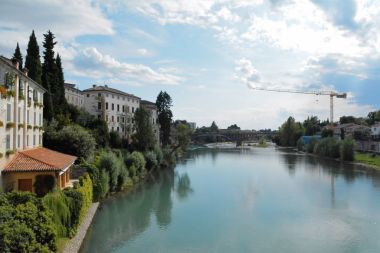Nehir Brenta Bassano del Grappa, Vicenza, Veneto, İtalya.