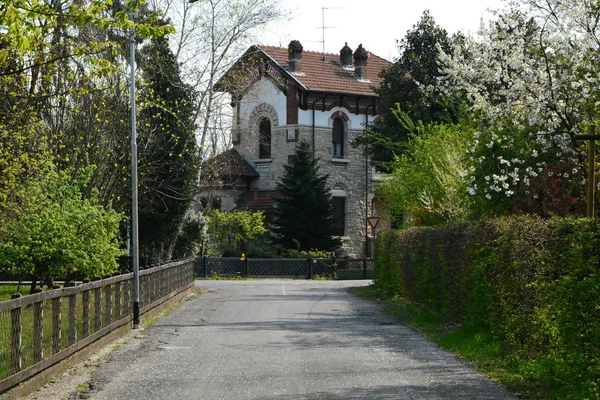 Capriate San Gervasio'daki Crespi d'Adda sanayi köyü, Bergamo, Lombardiya, İtalya, Nisan 13 2015.