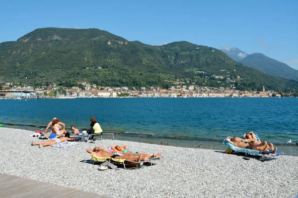 People Taking Sun Rocky Beach Salo Brescia Lombardy Italy September — стоковое фото