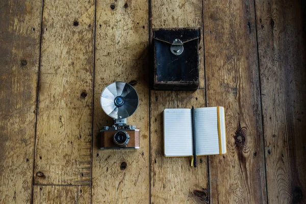 Vintage fotoğraf makinesi çanta ve Not Defteri ile