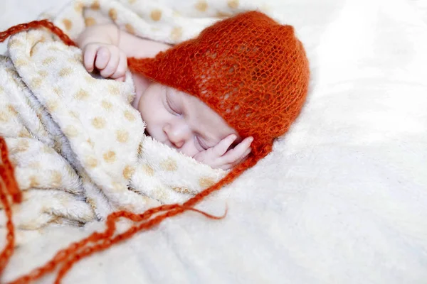 Cute baby asleep cheek on the palm — Stock Photo, Image