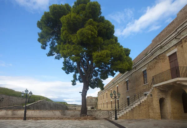 Cortile interno di un forte medievale — Foto Stock