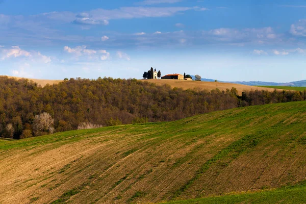 Toskana alanlardaki izole çiftlik