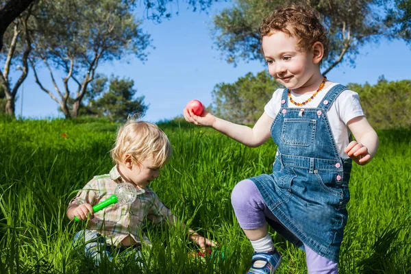 Happy toddler caught an egg for Easter Hunt — Stock Photo, Image