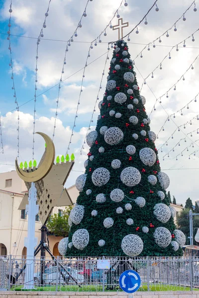 Vacanze invernali decorazioni festive a Haifa, Israele — Foto Stock