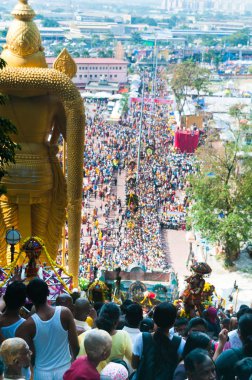 Kuala Lumpur kalabalıkta Thaipusam