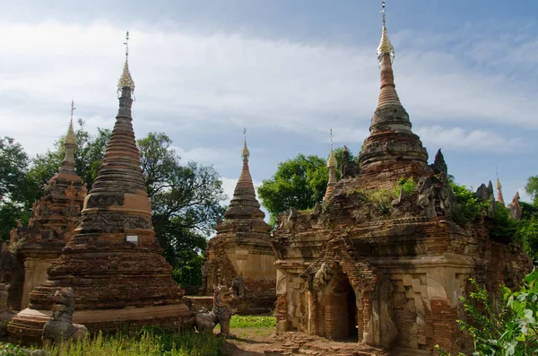 Torres de ladrillo birmano — Foto de Stock