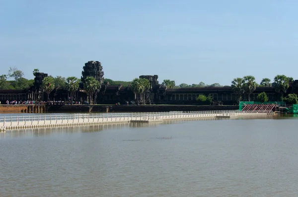 Angkor Wat için geçici köprü inşaatı