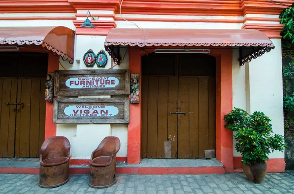Filipinler 'in Ilocos Sur kentindeki Unesco Dünya Mirası Bölgesi, Vigan' ın miras bölümünde depo önü.