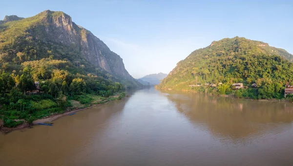 Stad Nong Khiaw Ligt Aan Rivier Provincie Luang Prabang Het — Stockfoto