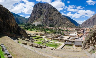 İmparator Pachacuti 'nin kraliyet mülkü Ollantaytambo' nun tepe kalesi.