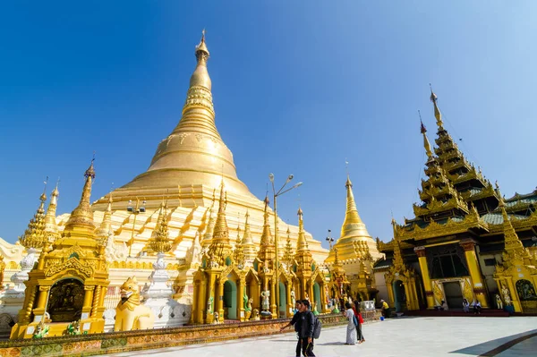 Febrero 2020 Yangon Myanmar Morning Shwedagon Pagoda Buddhist Landmark Yangon — Foto de Stock