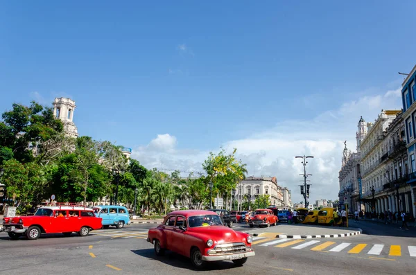 Lipca 2018 Hawana Kuba Stare Samochody Powszechny Widok Ulicach Hawany — Zdjęcie stockowe