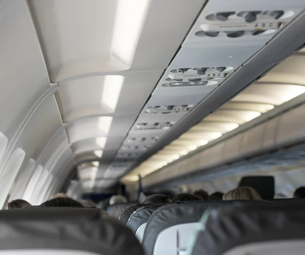 Interno dell'aereo con passeggeri . — Foto Stock