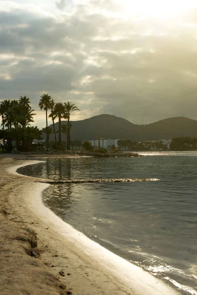 Hermoso atardecer en la playa. —  Fotos de Stock