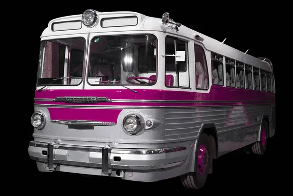 Stare retro różowy autobus. Na białym na czarnym tle. — Zdjęcie stockowe