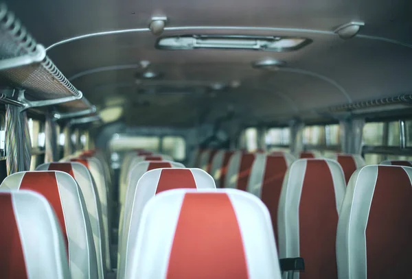 Interior dentro do ônibus com assentos . — Fotografia de Stock