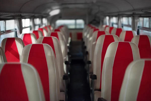 Интерьер автобуса с сиденьями . — стоковое фото