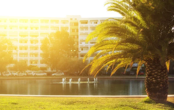 Apartment building with fountains in front. — Stock Photo, Image