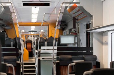 Modern Estonya tren içinde.