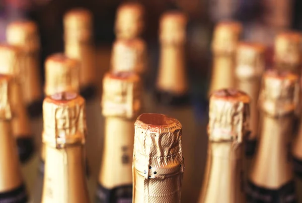 Láhve šampaňského vína skladem. — Stock fotografie