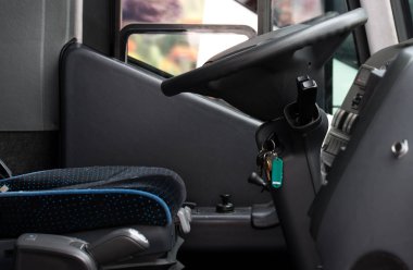 Koltuk ve direksiyon. Veri yolu sürücü koltuğu.