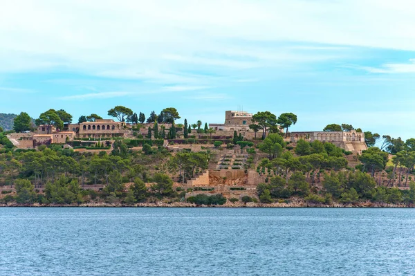 La Fortaleza slott i bukten av Pollenca. — Stockfoto