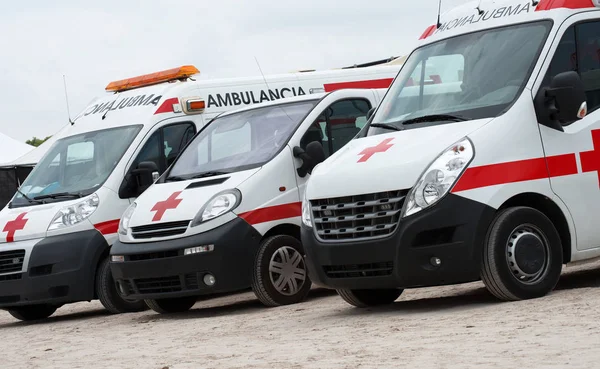 Ambulance cars parked on the beach. — Stock Photo, Image