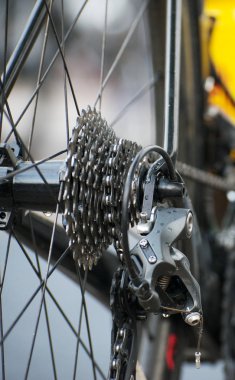 Spor parça motor arka tekerlek.
