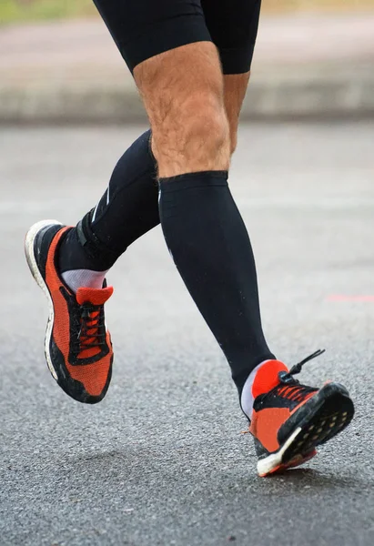 Hombre atleta corriendo en la calle . —  Fotos de Stock