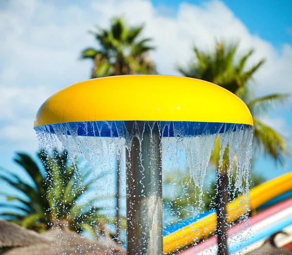Decorative mushroom with shower in the water park. — Stockfoto