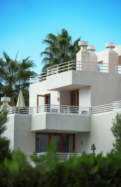 Tropikal apartman ağaçlar ile portresi.