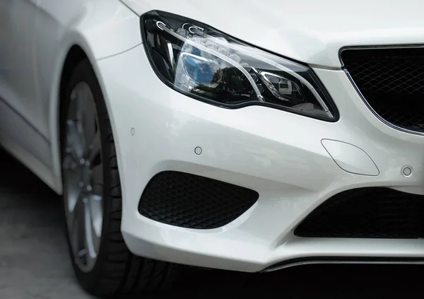 Close-up view of white sports car headlight. — Stock Photo, Image